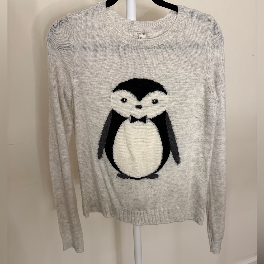 Forever 21 Cozy penguin Sweater size medium